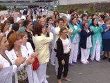 Los sanitarios protestan por el contagio de una de sus compañeras