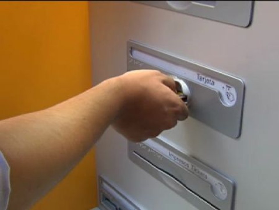 Partidos y sindicatos indignados tras el escándalo de las tarjetas de Caja Madrid