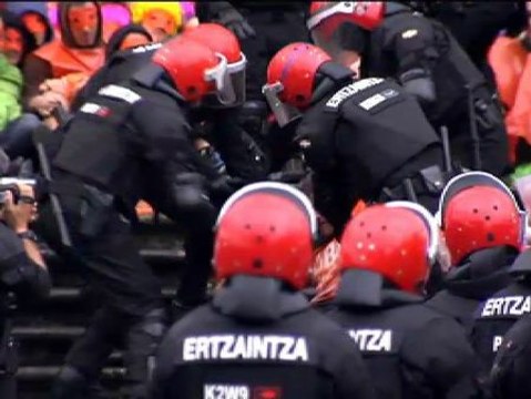 La Ertzaintza detiene a los miembros de Segi que no acudieron a la Audiencia