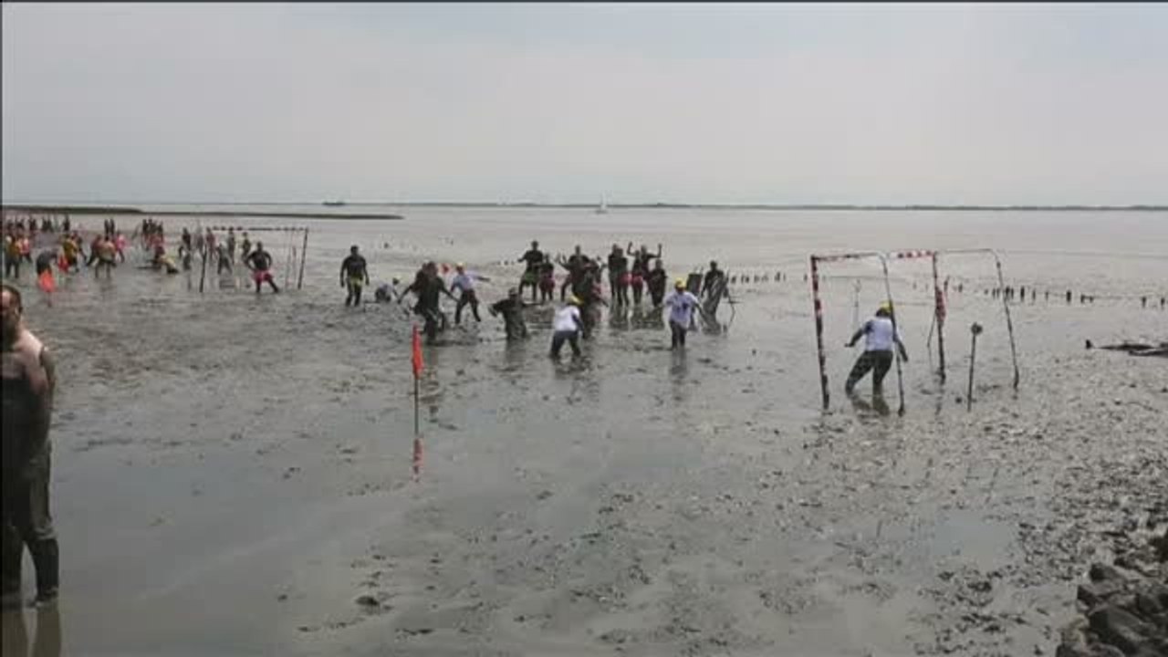 Deportes en el barro para luchar contra el cáncer
