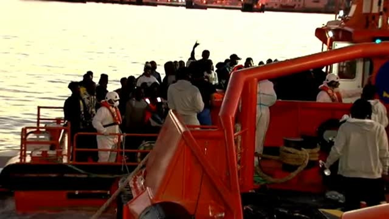 300 inmigrantes rescatados durante esta mañana en aguas del Estrecho