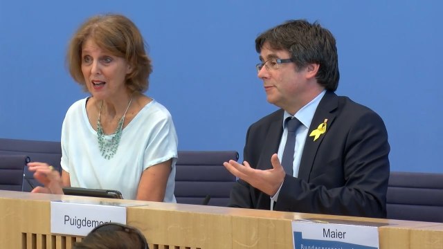 Puigdemont dice que no va a tardar 20 años en pisar suelo catalán