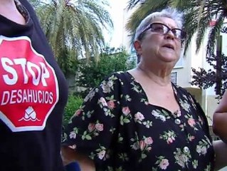Movilización de la PAH para impedir el desahucio de una mujer discapacitada