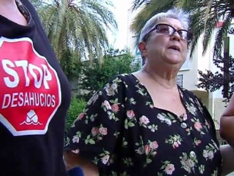 Movilización de la PAH para impedir el desahucio de una mujer discapacitada