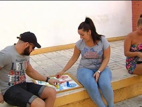Multados por jugar al parchís y beber agua en Málaga