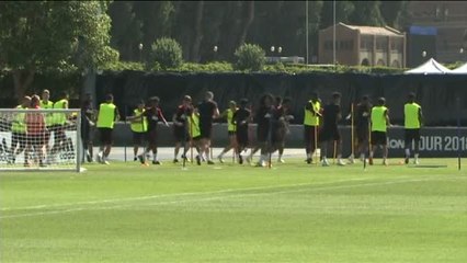 Descargar video: El Maschester United realiza su último entrenamiento antes de su duelo ante el AC Milán en Los Ángeles