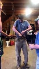 Il test la vitesse d'un piège en X