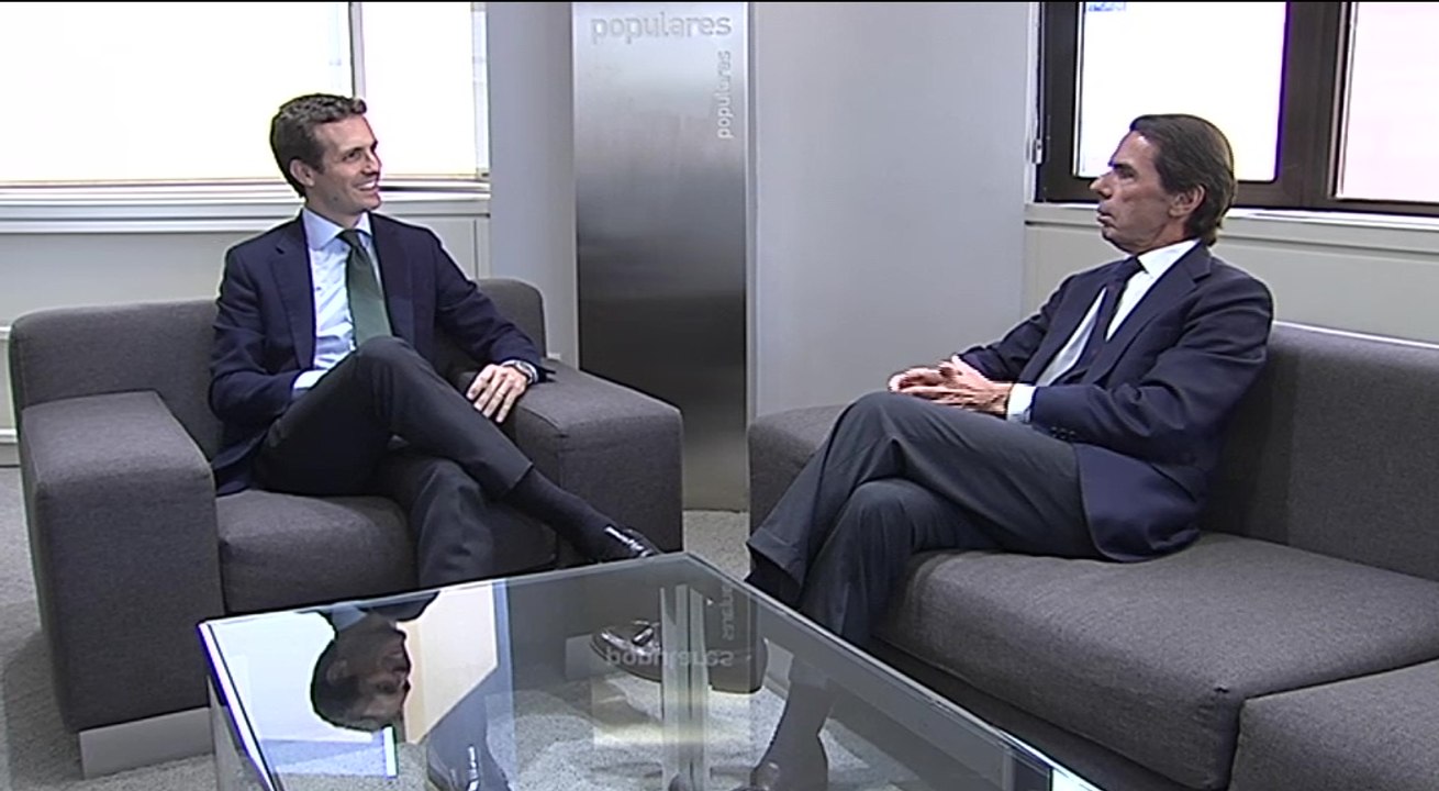 Casado se reúne con Aznar en la sede del PP