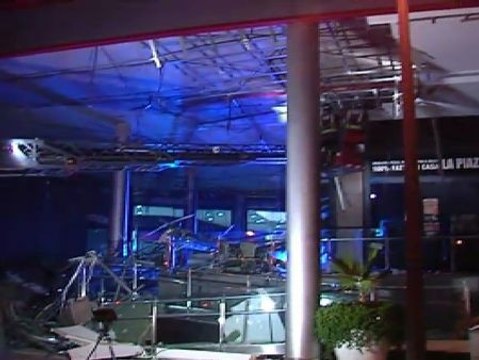 Cuatro heridos leves tras desplomarse un falso techo en Valencia