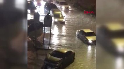 Trabzon'da sağanak etkili oldu, yollar göle döndü