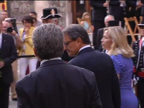 Mas realiza la ofrenda floral en el monumento a Casanova