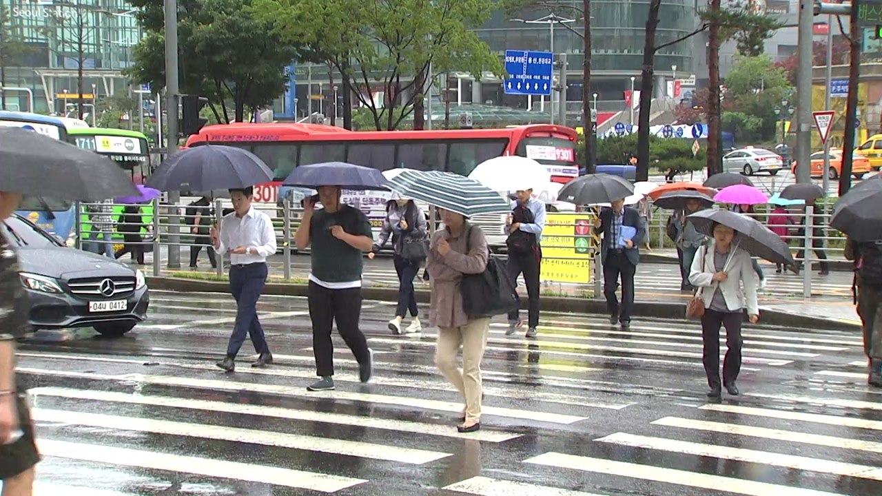 [날씨] 오후 중부·경북 요란한 비...우박 주의 / YTN