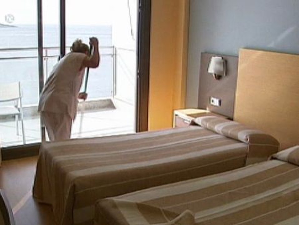 El colectivo de limpieza en hoteles denuncia condiciones laborales extremas en varios complejos del Mediterráneo y Canarias.
