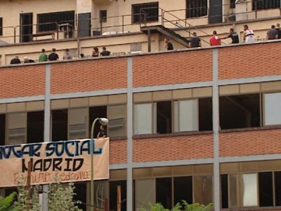 Un grupo neonazi 'okupa' en Tetuán y siembra el miedo entre los vecinos