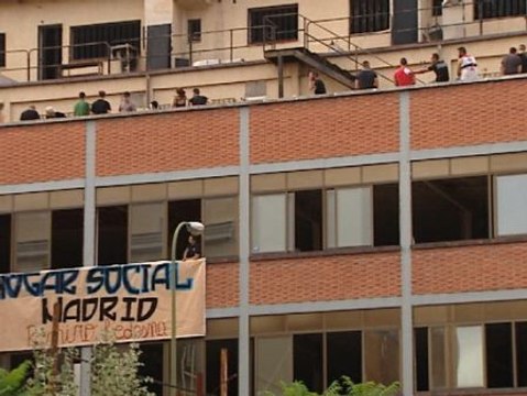 Un grupo neonazi 'okupa' en Tetuán y siembra el miedo entre los vecinos