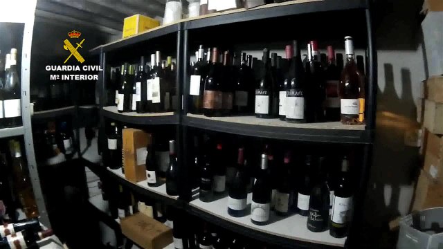 Detenidas cuatro personas por vender y falsificar vinos