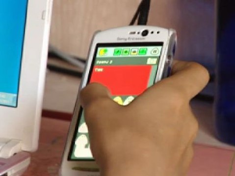 Ocho de cada 10 niños y adolescentes navega por internet con su propio móvil