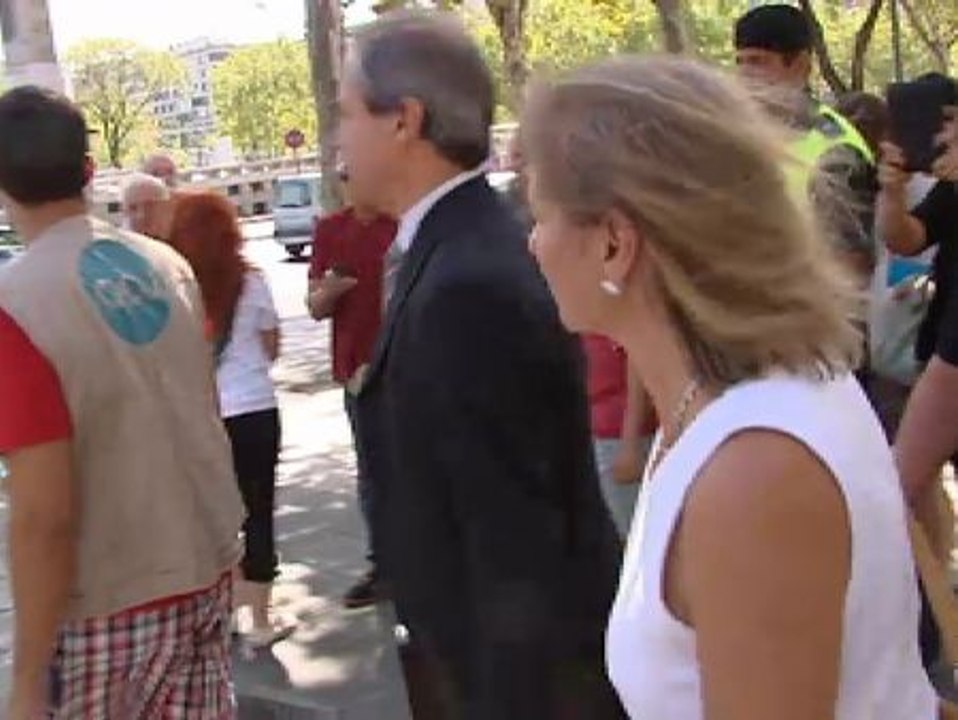 Ana Gomendio, abucheada en Madrid a la entrada de los juzgados de Plaza Castilla