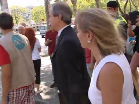 Ana Gomendio, abucheada en Madrid a la entrada de los juzgados de Plaza Castilla