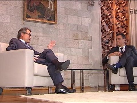 Artur Mas recibe a Pedro Sánchez en el Palau de la Generalitat