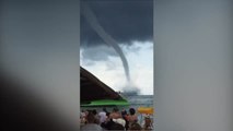 Un tornado en el Mar Negro sorprende a decenas de bañistas en Krasnodar