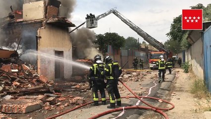 Un incendio en la Cañada Real deja a un herido leve