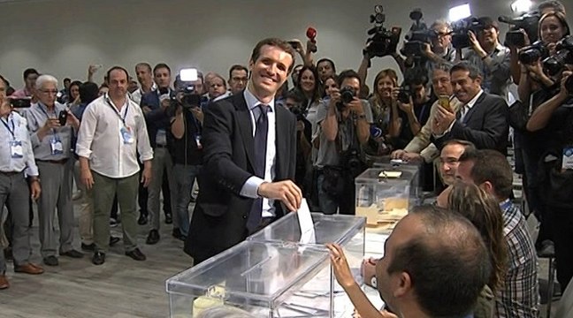 Casado vota para en la elección de la presidencia del PP