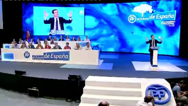 Casado promete una integración plena de Sáenz de Santamaría y su equipo