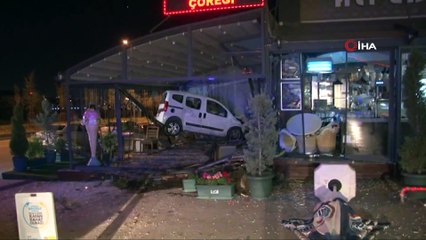 Başkent’te kadın sürücü otomobiliyle kafeye girdi: 1 yaralı