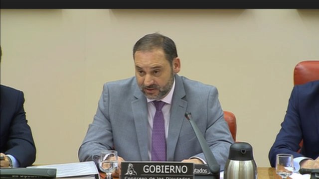 Ábalos confirma que no se va a vender suelo en los aeropuertos