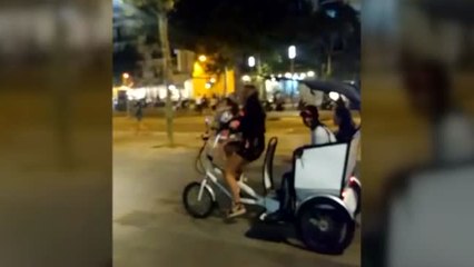 Cerco a las bicitaxis pirata de Barcelona