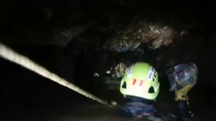 Los niños rescatados de la cueva "gozan de buena salud"