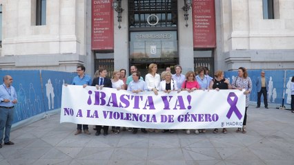 Minuto de silencio en Cibeles por asesinato machista