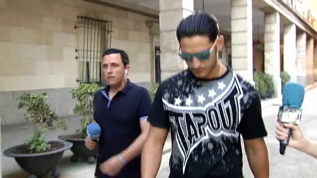 Los miembros de la manada acuden a los Juzgados de Sevilla a firmar