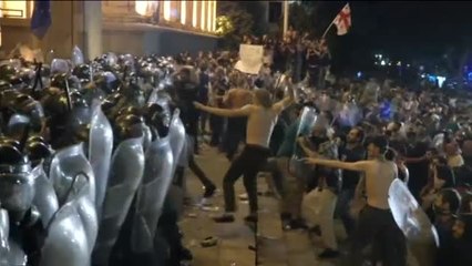 Violentos disturbios en Georgia por la visita de un legislador ruso al Parlamento