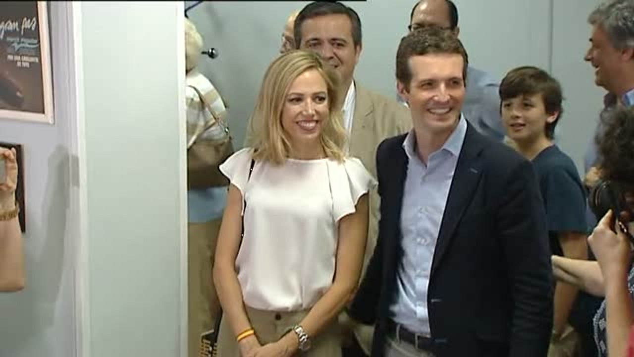 Cospedal, Sáenz de Santamaría y Casado en Génova a la espera de los primeros resultados