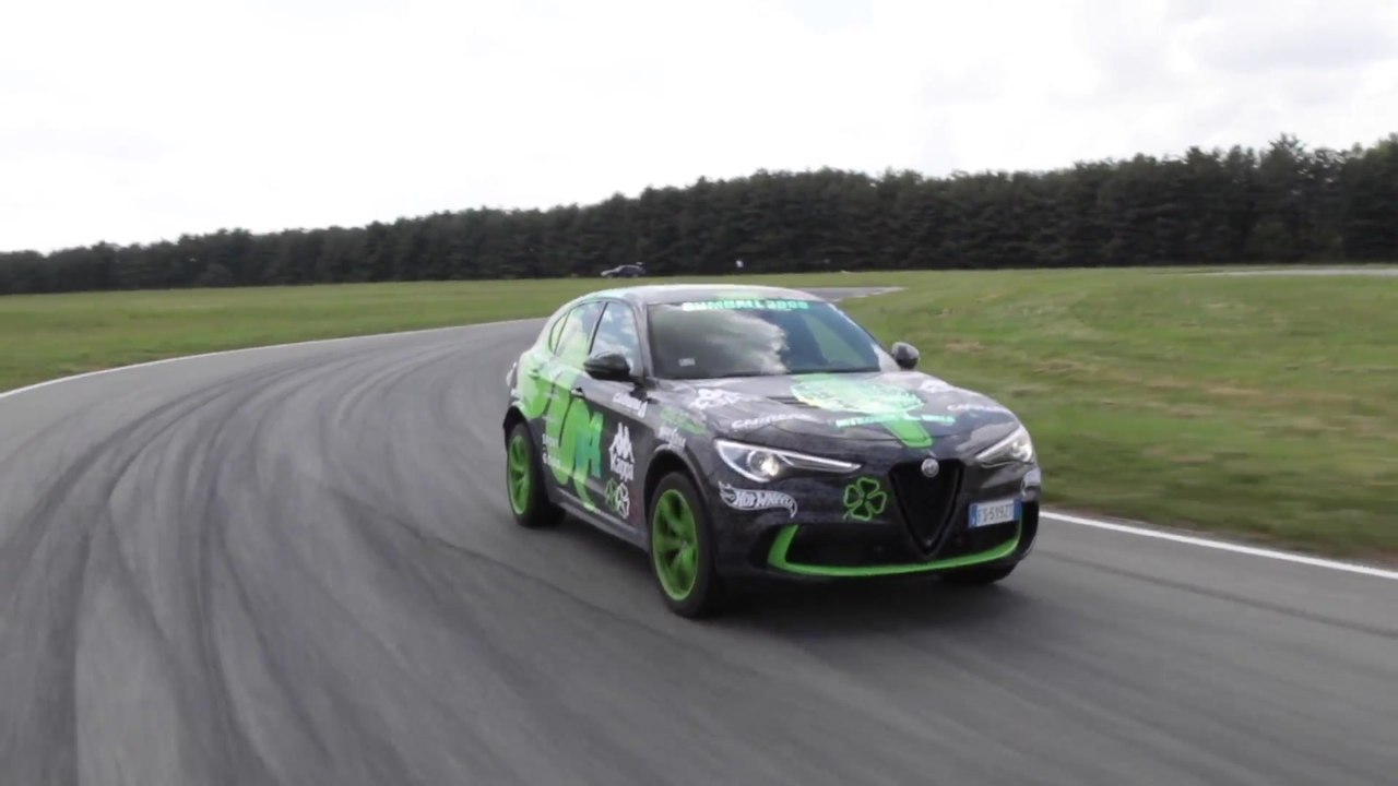 Alfa Romeo begrüßt „Gumball 3000“ auf dem Testgelände in Balocco
