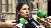 Los animalistas protestan por las calles de Pamplona contra las corridas y los encierros de San Fermín