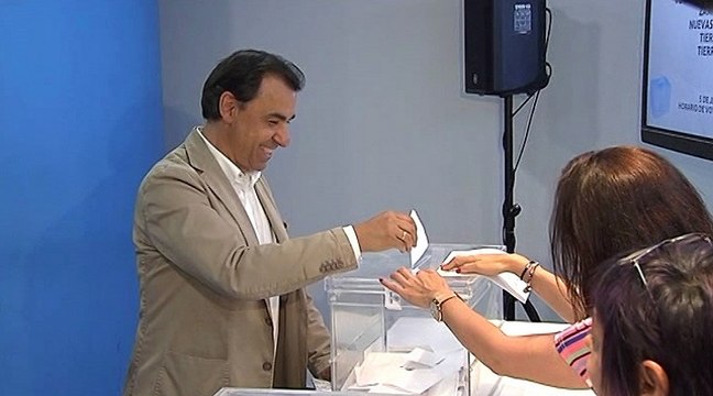 Maillo emite su voto en la jornada de primarias del partido