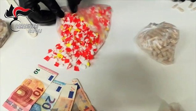 Napoli - Oltra due mila dosi di droga nel vano scale due arresti a Scampia (21.06.19)