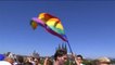 Seis jóvenes hacen frente a la prohibición de la bandera LGTBI en Rusia