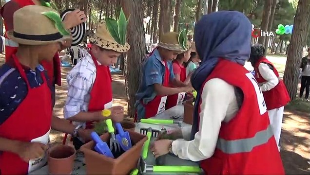 Mülteci çocuklar Dünya Mülteciler Günü'nde doyasıya eğlendi