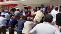 RTV Ora - Skrapar, policia dhe mbështetës të opozitës përplasen në KZAZ 66