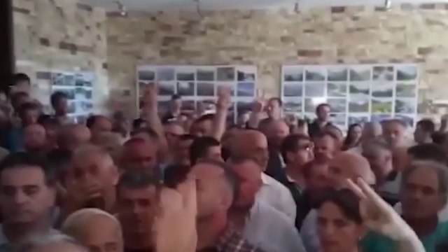 TENSION NË TROPOJË, SULMOHET QENDRA E VOTIMIT