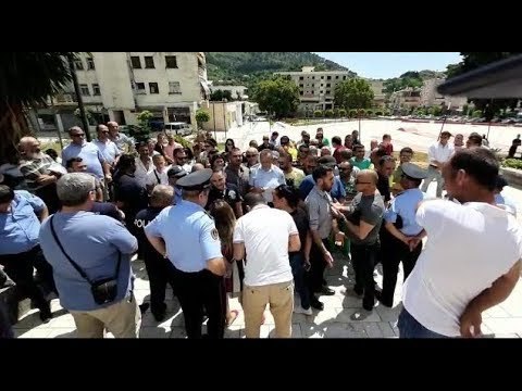 Tension dhe shtyrje, opozita në Delvinë afat deri nesër për lirimin e KZAZ së