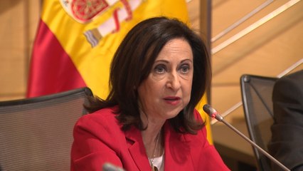 Robles da un "espaldarazo" al trabajo del CNI con su visita