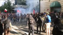 Graves disturbios entre un grupo de extrema derecha y otro de antifascistas en Portland, Oregón