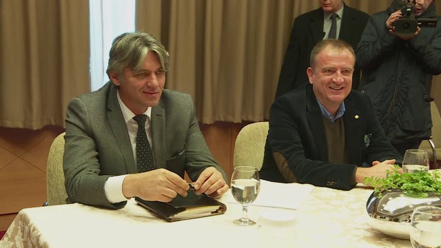 Опозицијата ја критикува власта за немањето датум за преговори