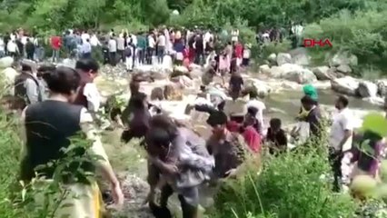 DHA DIŞ- Yolcu otobüsü vadiye uçtu: 44 ölü, 29 yaralı