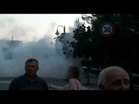 Kavajë/ Gaz lotsjellës dhe përplasje e qytetarëve me policinë - Top Channel Albania